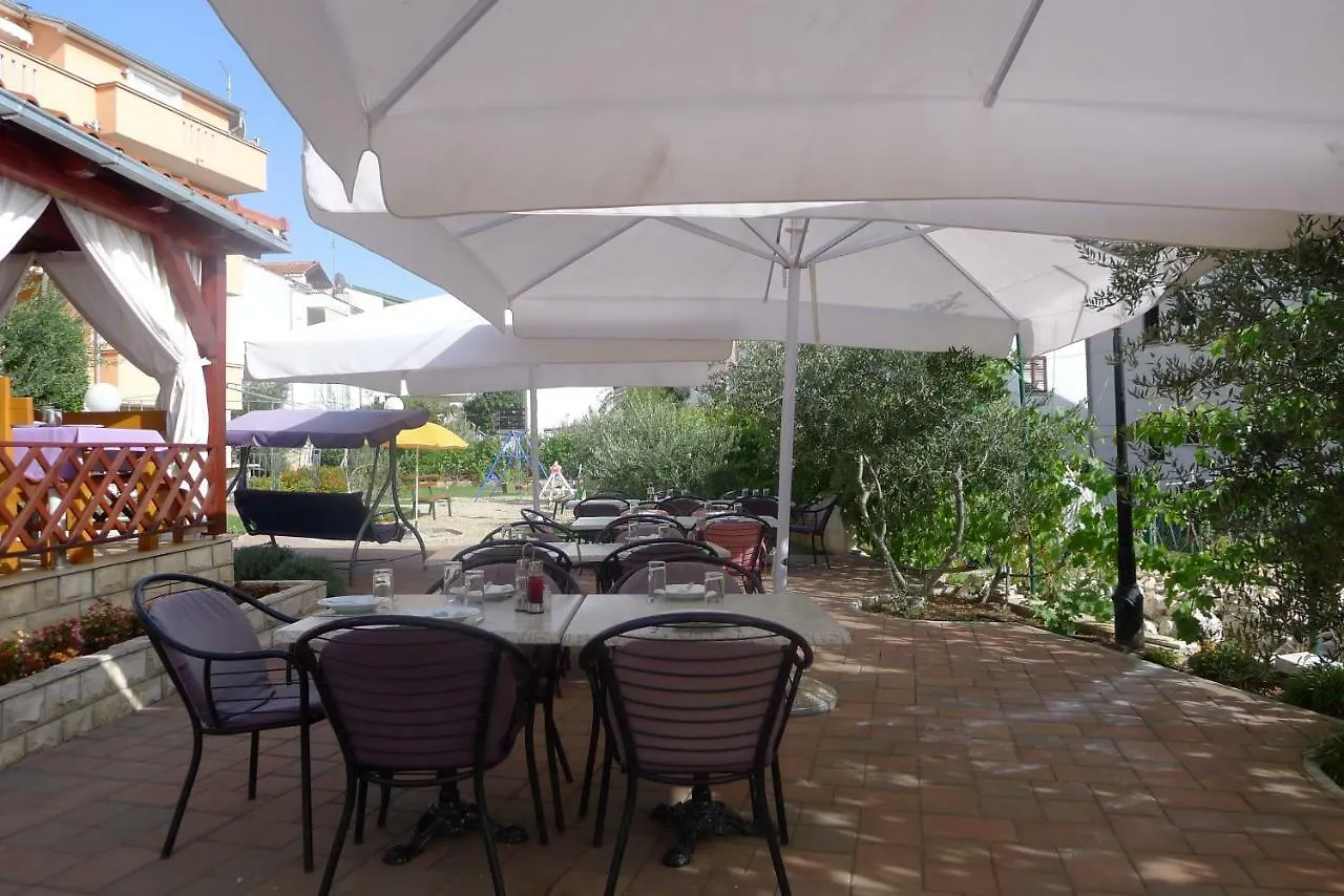 Pansion Gaspar Biograd Na Moru 3*,  Croatia
