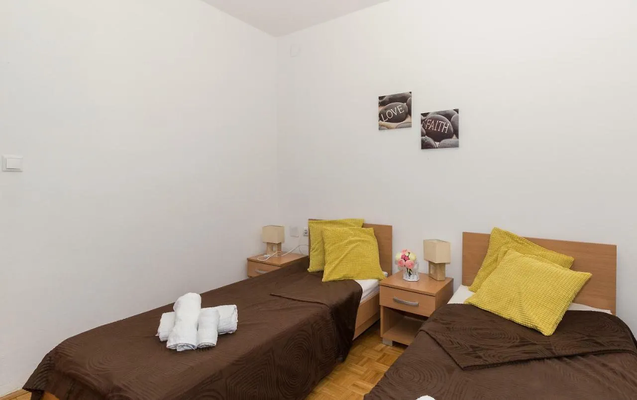 Pansion Gaspar Biograd Na Moru 3*,